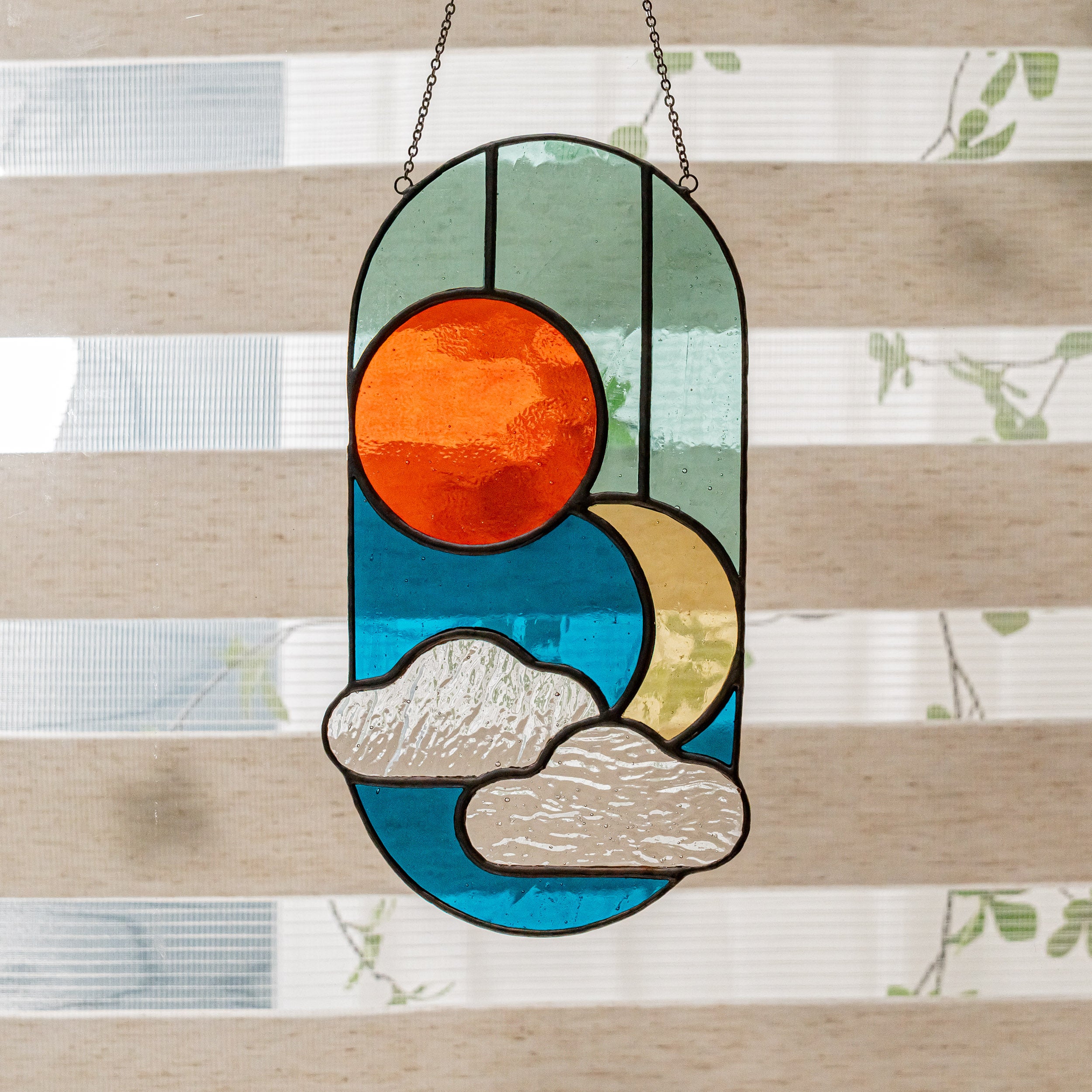 Atrapasol de vitral para colgar en la pared, una decoración luminosa y acogedora