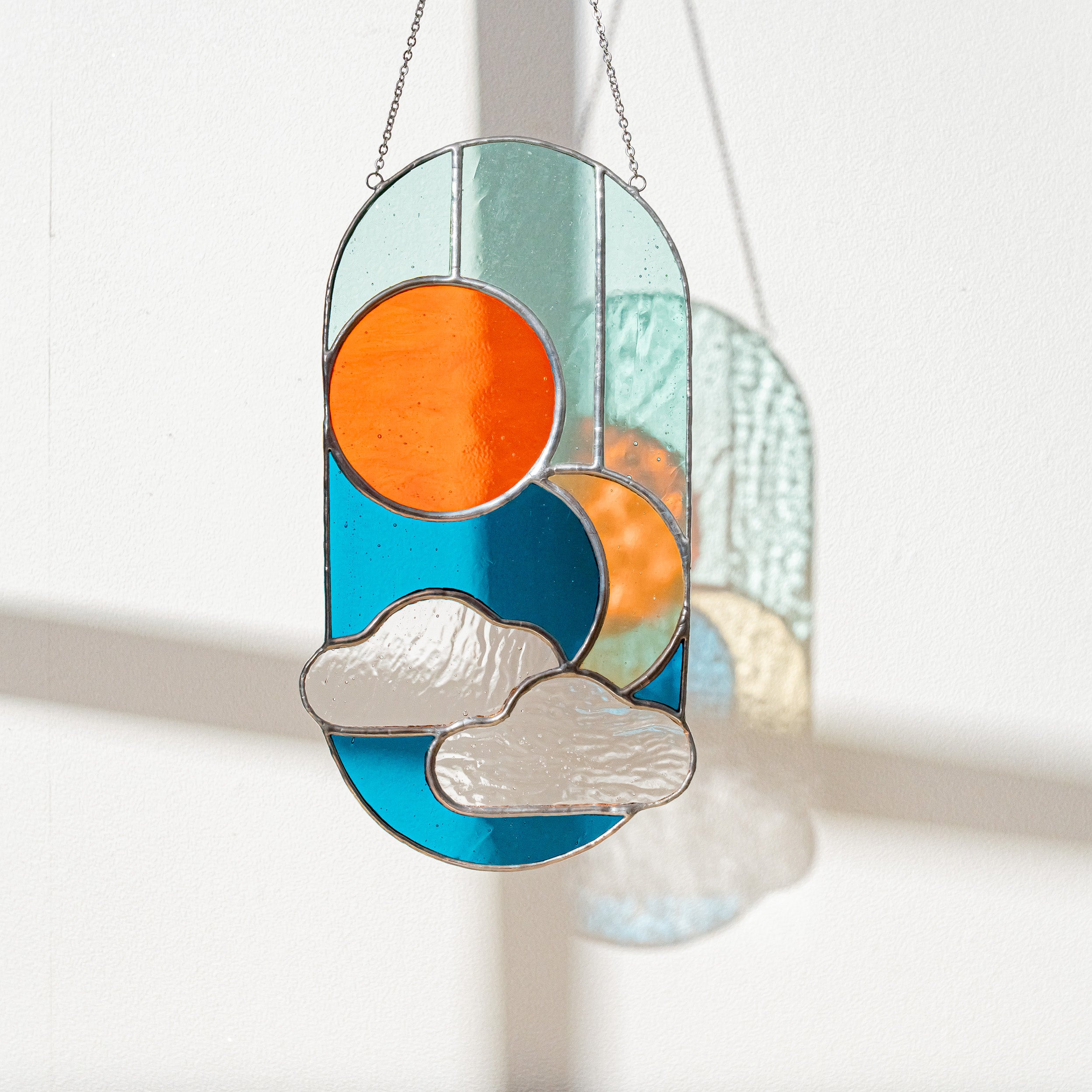 Atrapasol de vitral para colgar en la pared, una decoración luminosa y acogedora