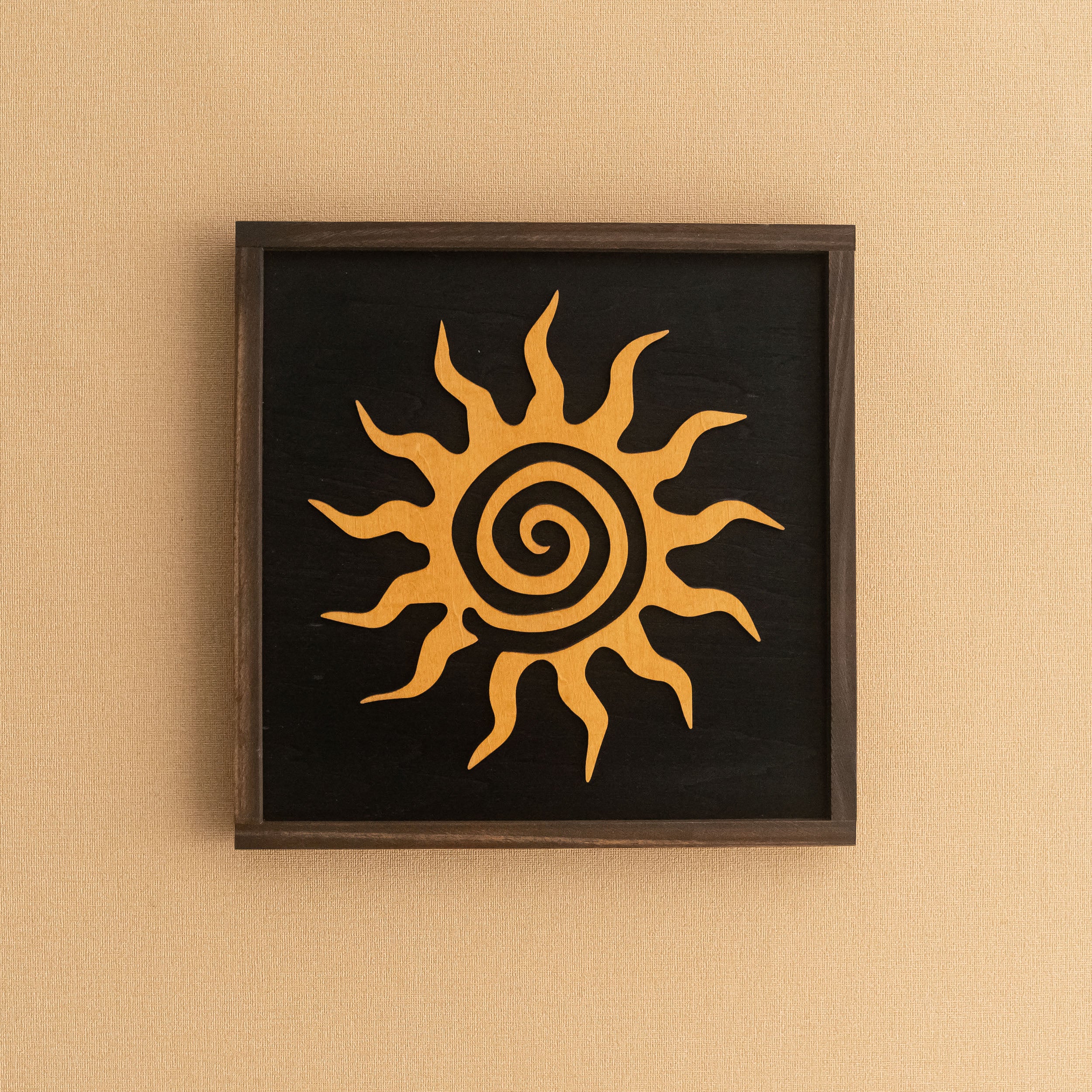 Arte de pared de madera con sol y luna para una decoración de pared de inspiración celestial
