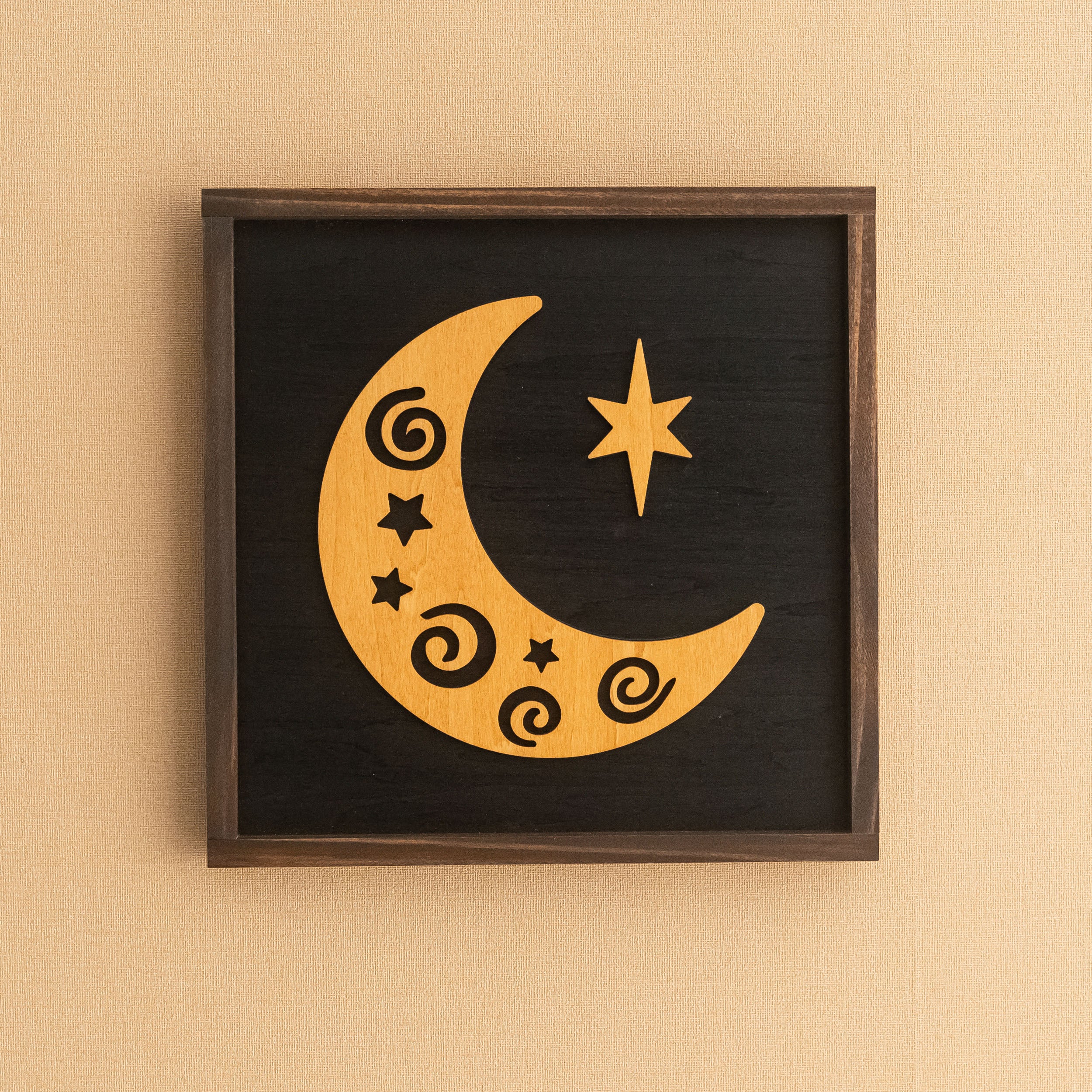 Arte de pared de madera con sol y luna para una decoración de pared de inspiración celestial