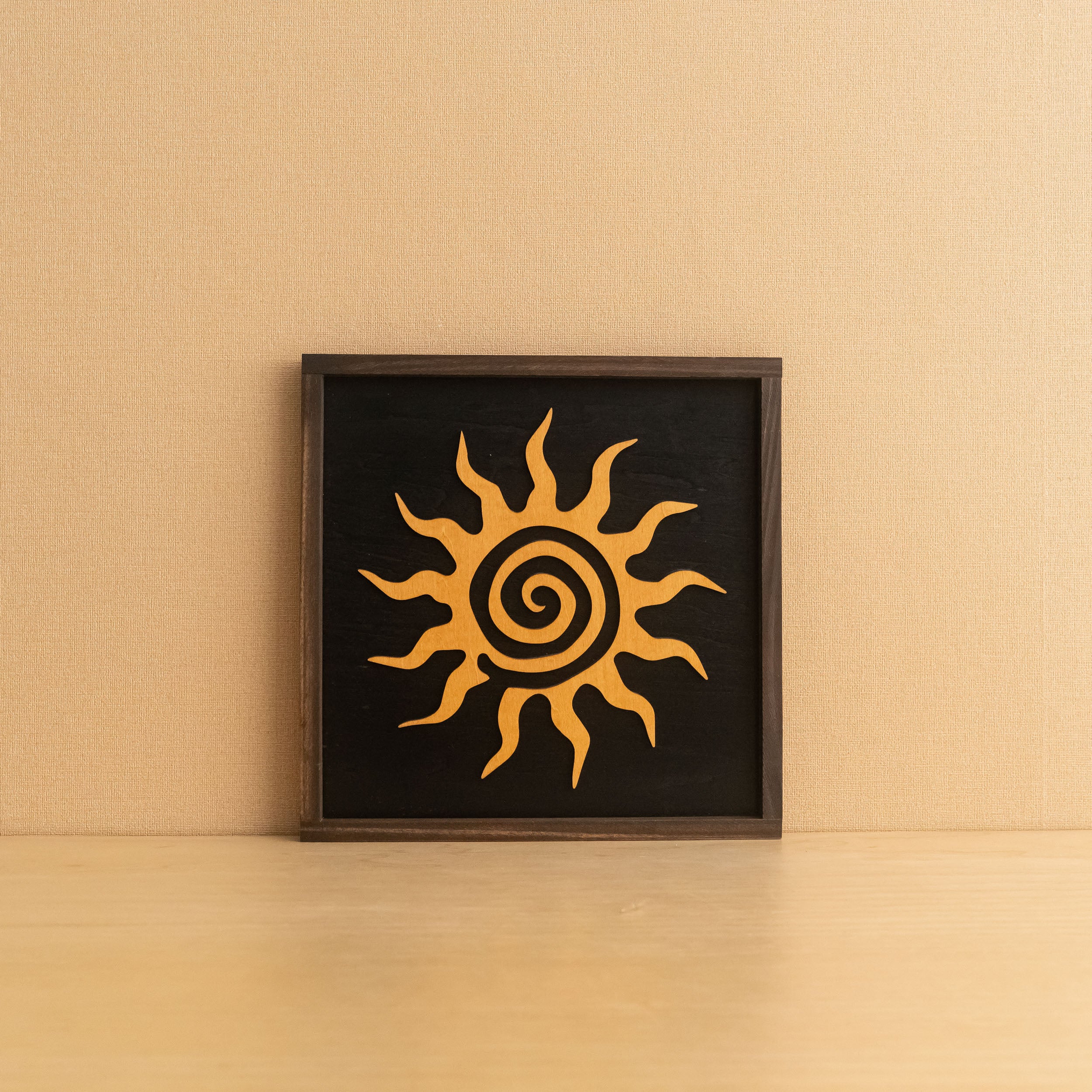 Arte de pared de madera con sol y luna para una decoración de pared de inspiración celestial