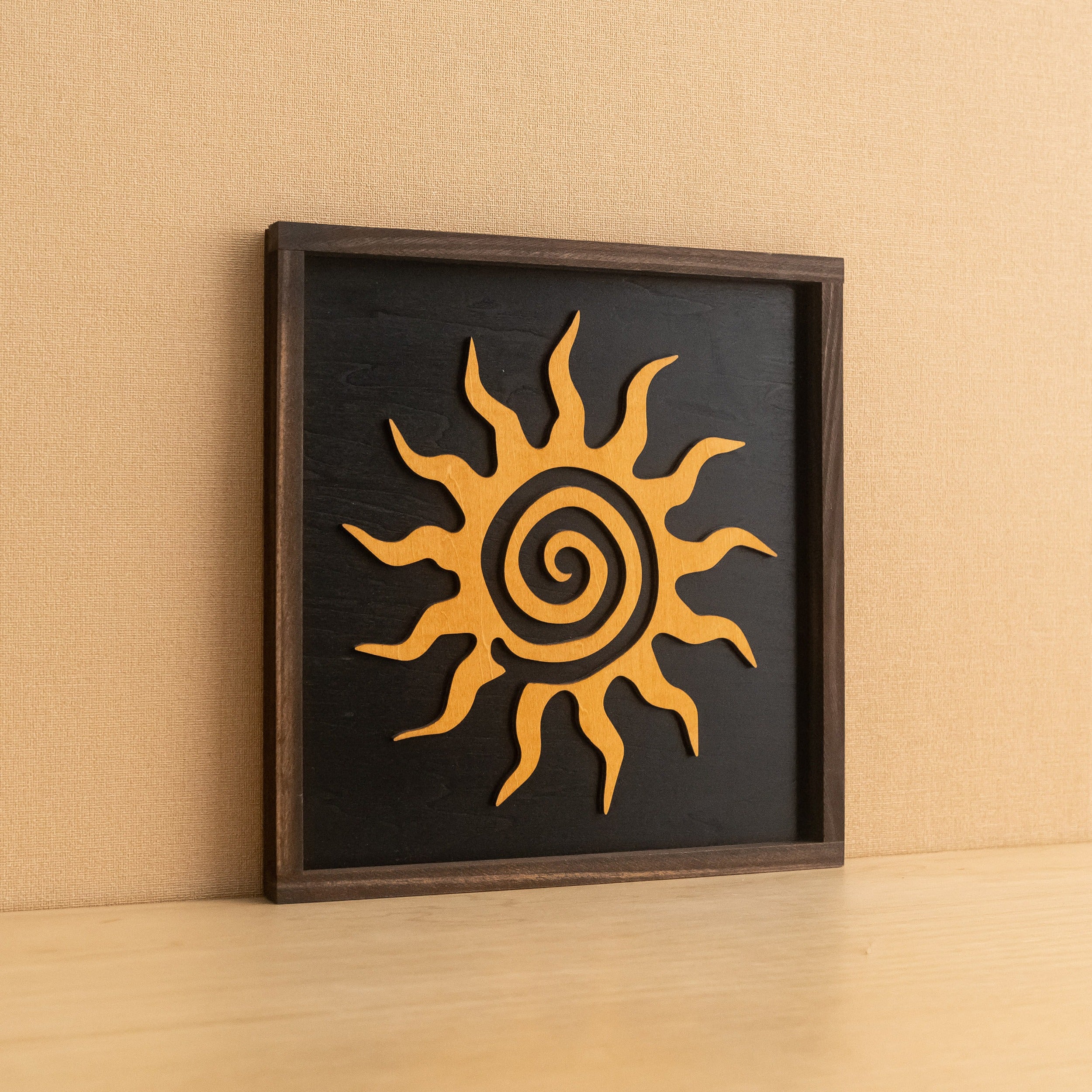 Arte de pared de madera con sol y luna para una decoración de pared de inspiración celestial