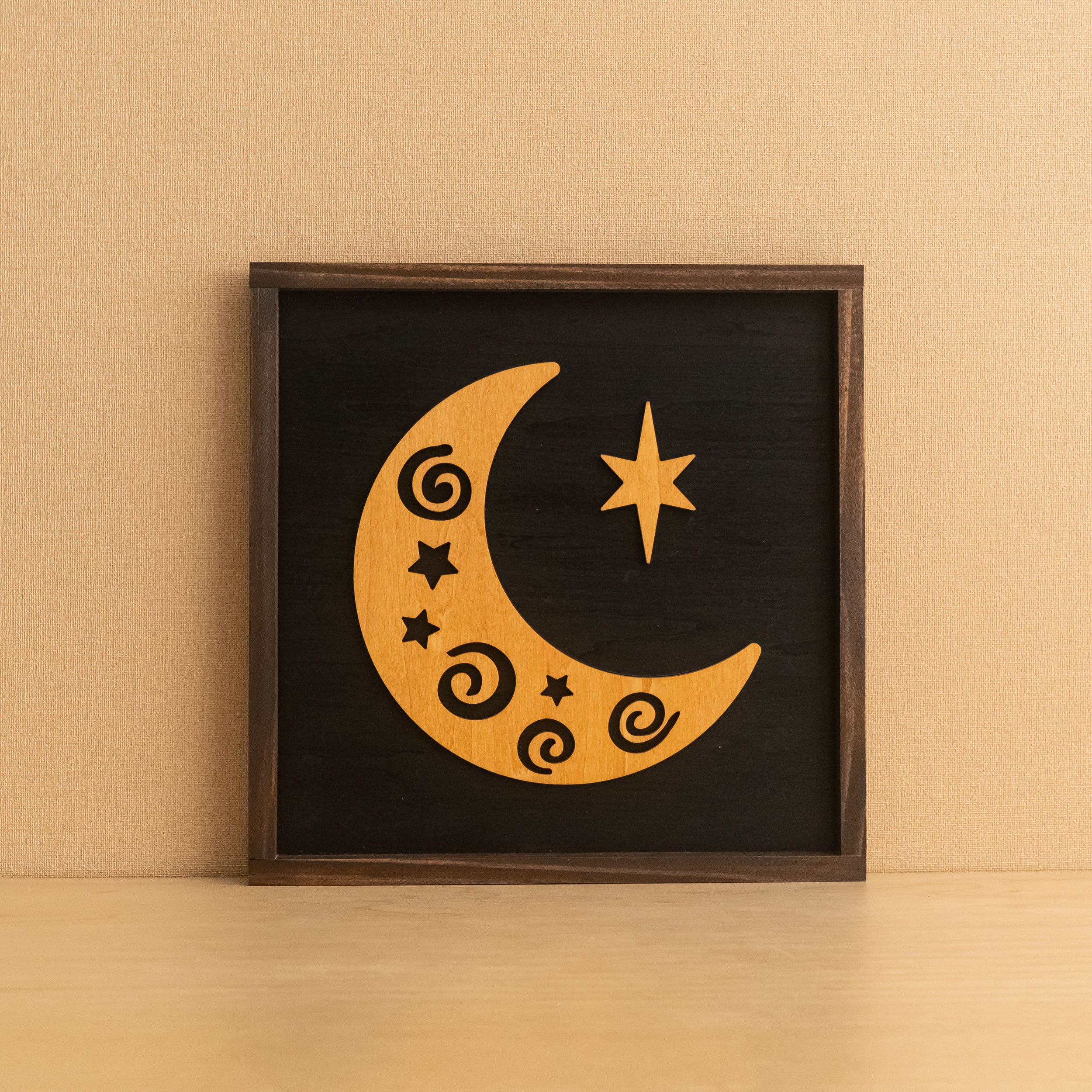 Arte de pared de madera con sol y luna para una decoración de pared de inspiración celestial