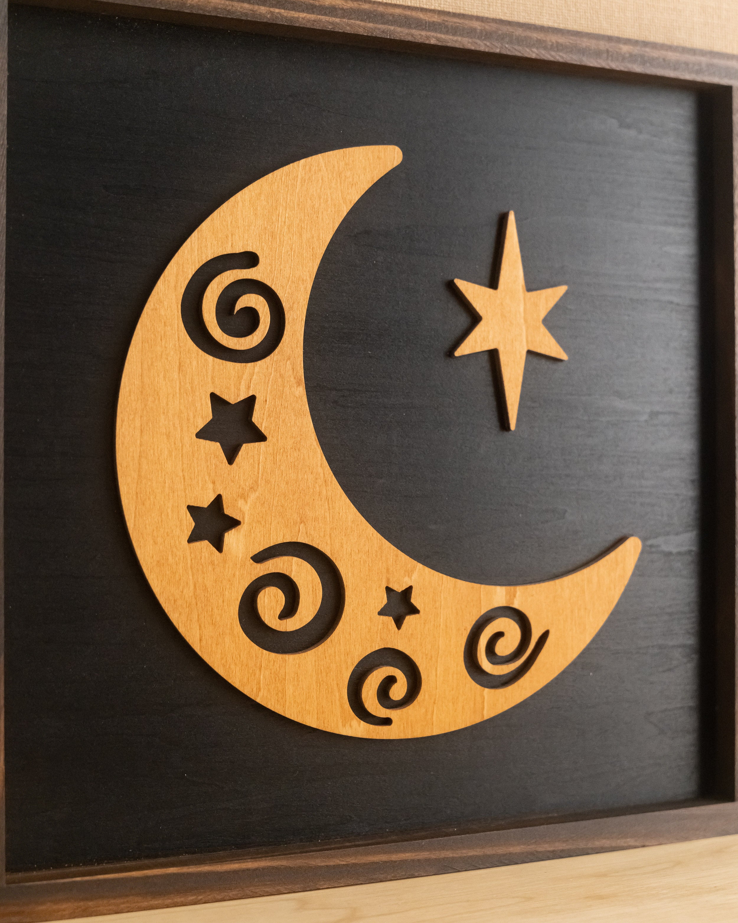 Arte de pared de madera con sol y luna para una decoración de pared de inspiración celestial