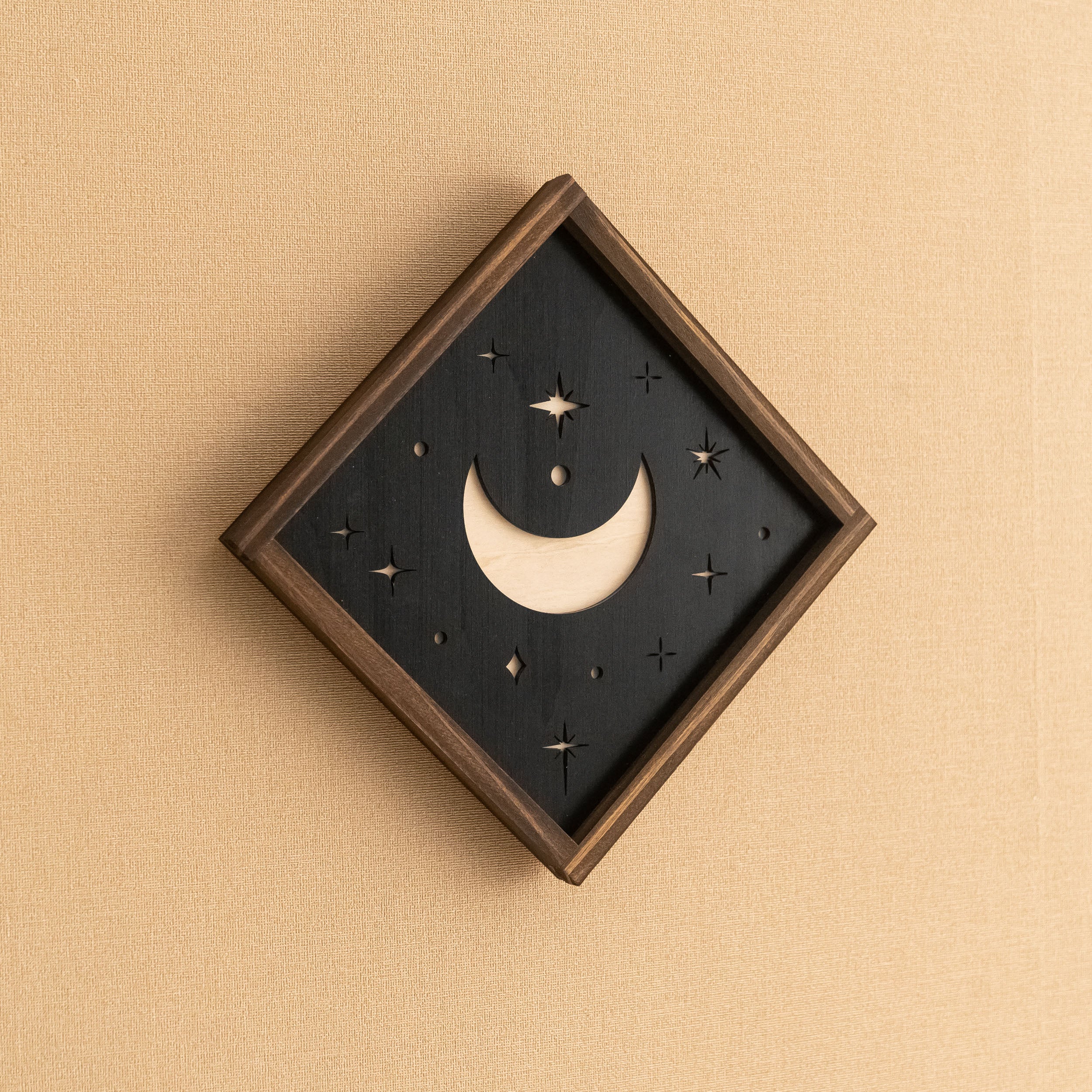 Arte de pared de madera con sol y luna para una decoración bohemia celestial