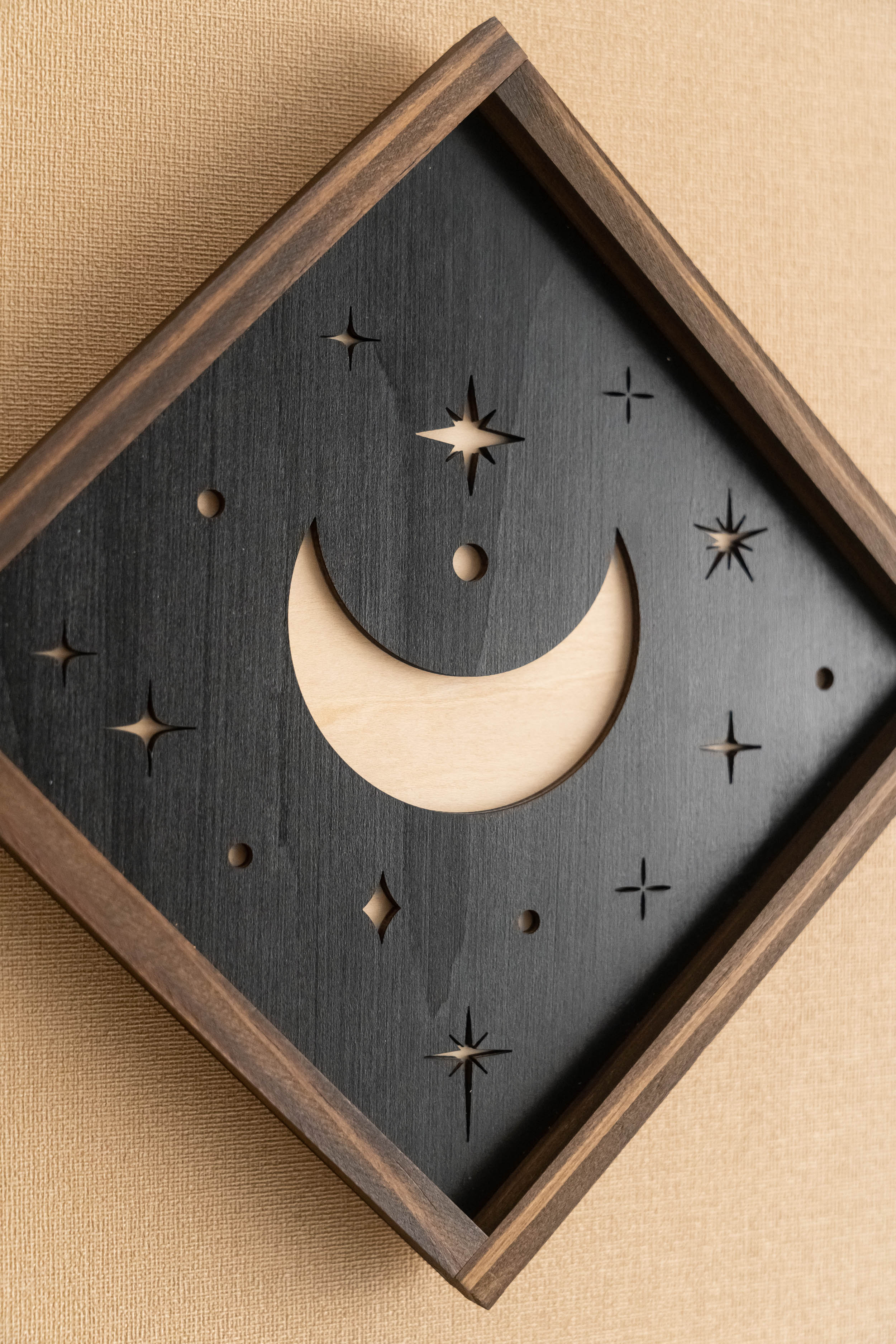 Arte de pared de madera con sol y luna para una decoración bohemia celestial