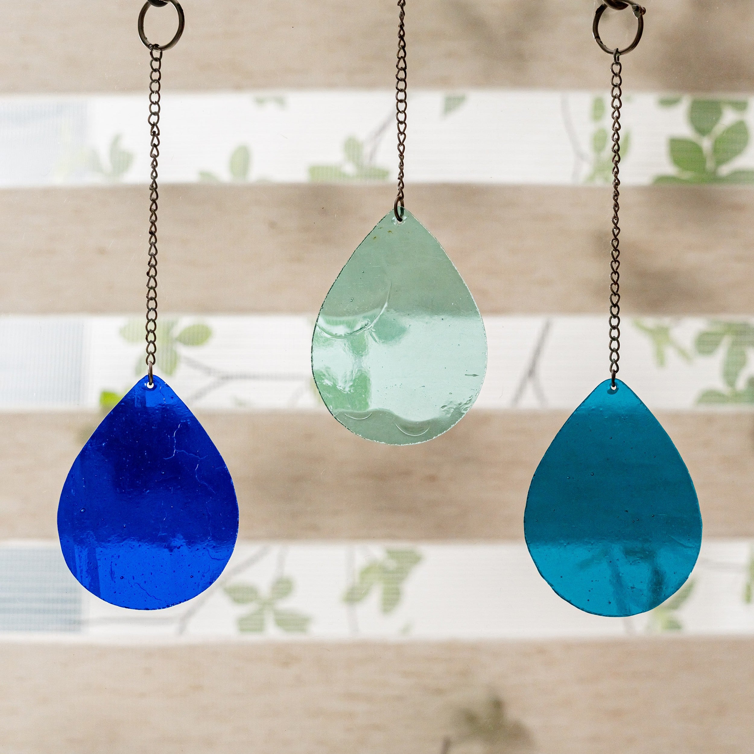 Radiant Stained Glass Droplet Suncatcher for Cozy and Inviting Home Decor