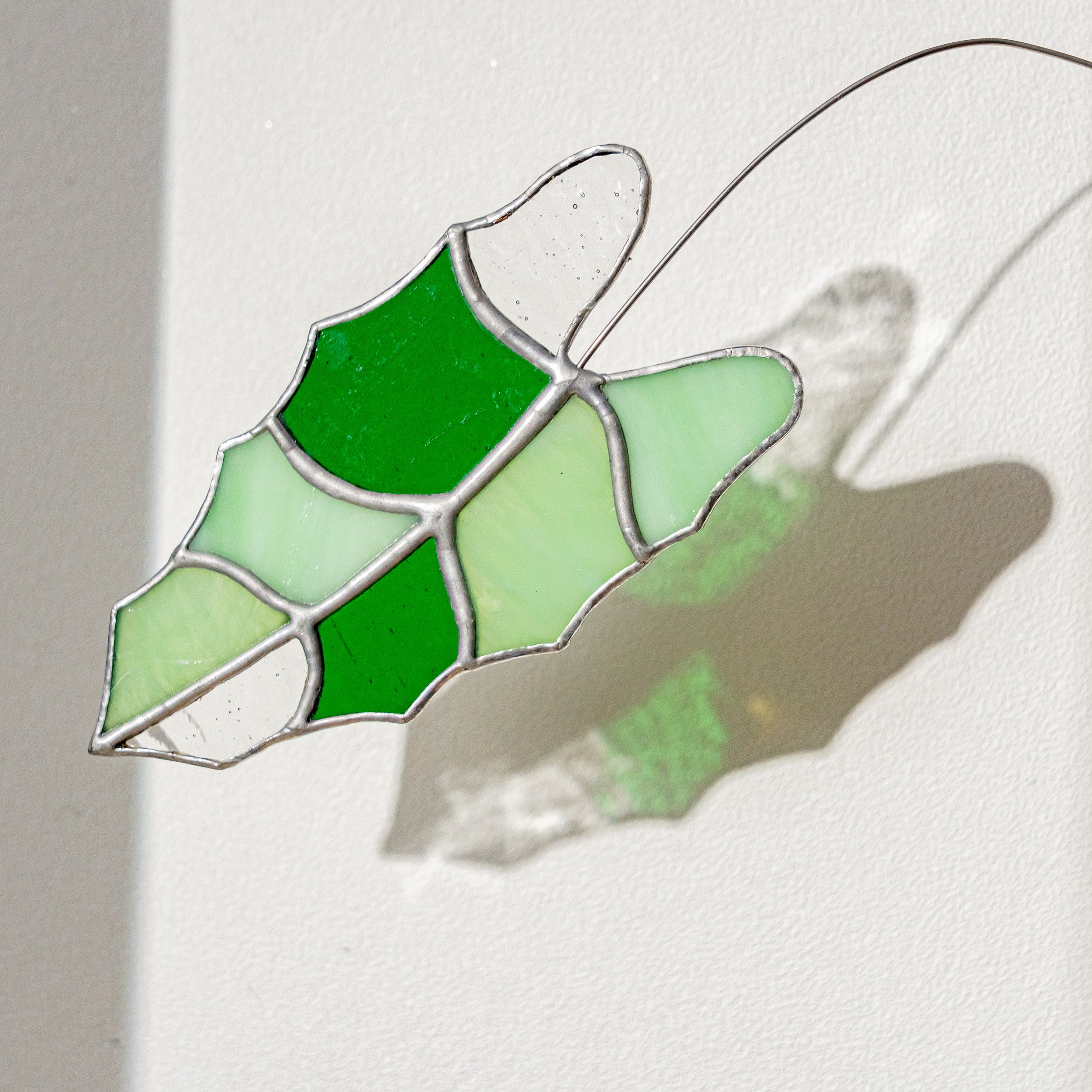 Title: Glass Leaves Art Stained Glass Suncatcher for Home and Garden