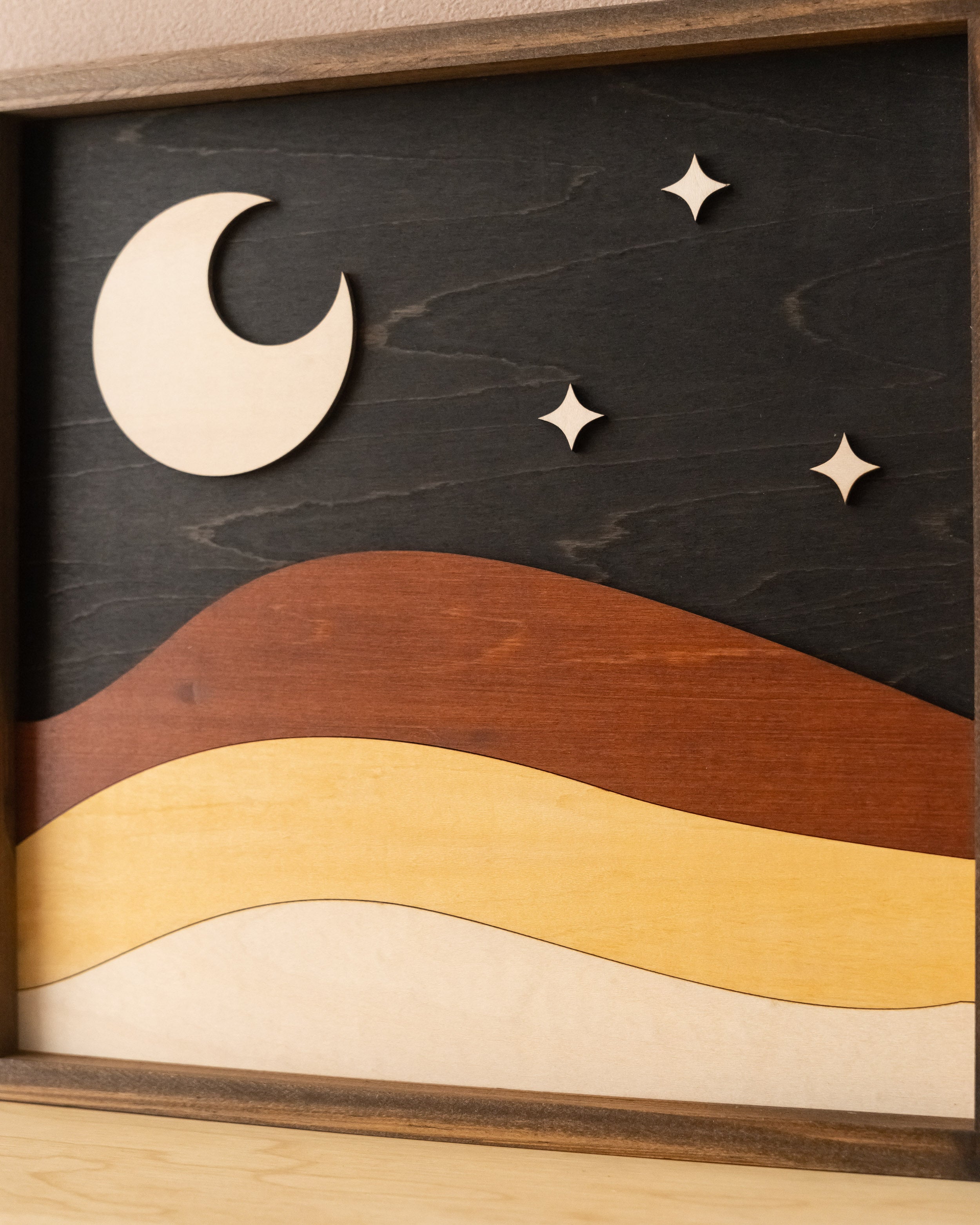 Arte de pared de madera con sol y luna para una decoración de pared de inspiración celestial 