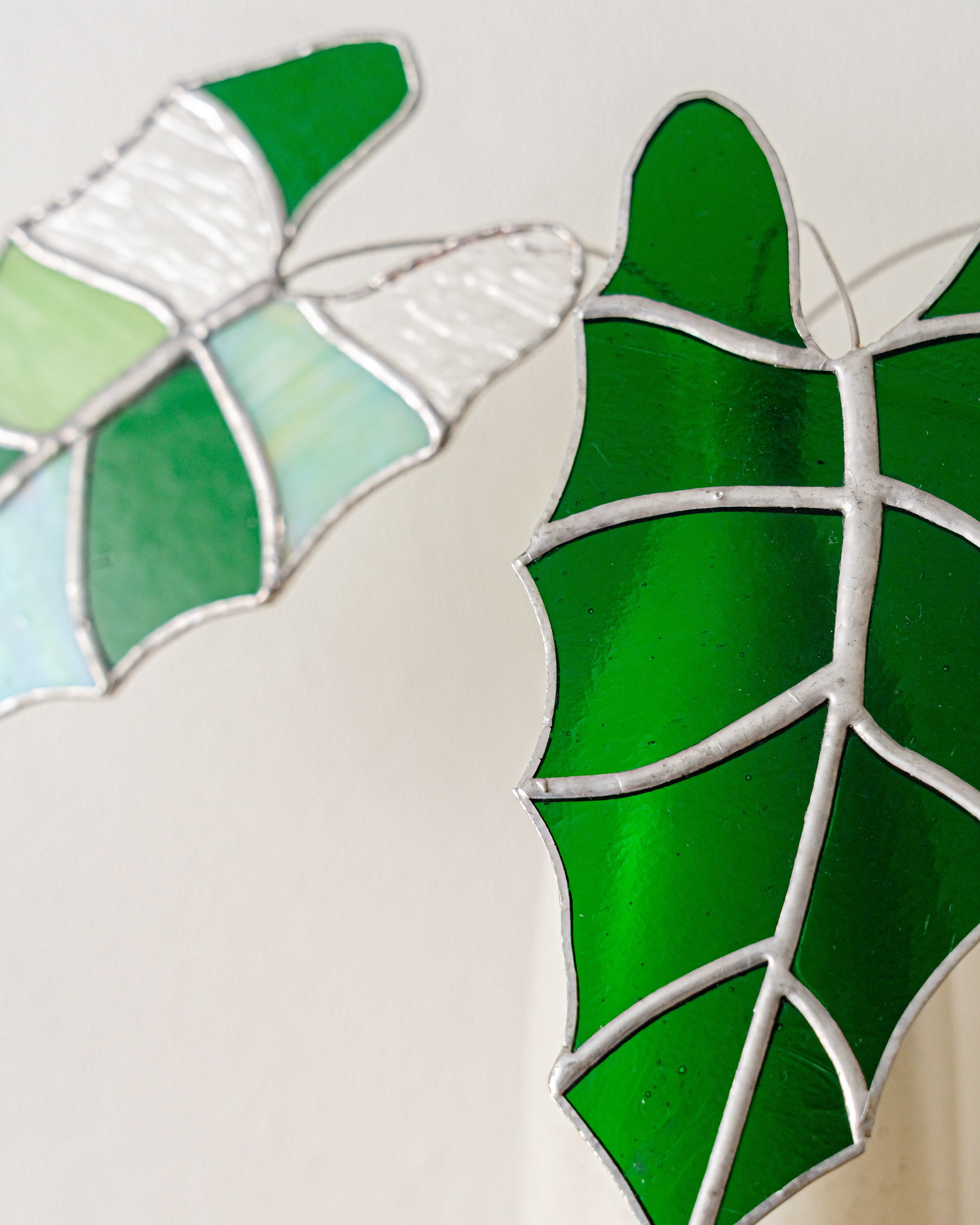 Title: Glass Leaves Art Stained Glass Suncatcher for Home and Garden