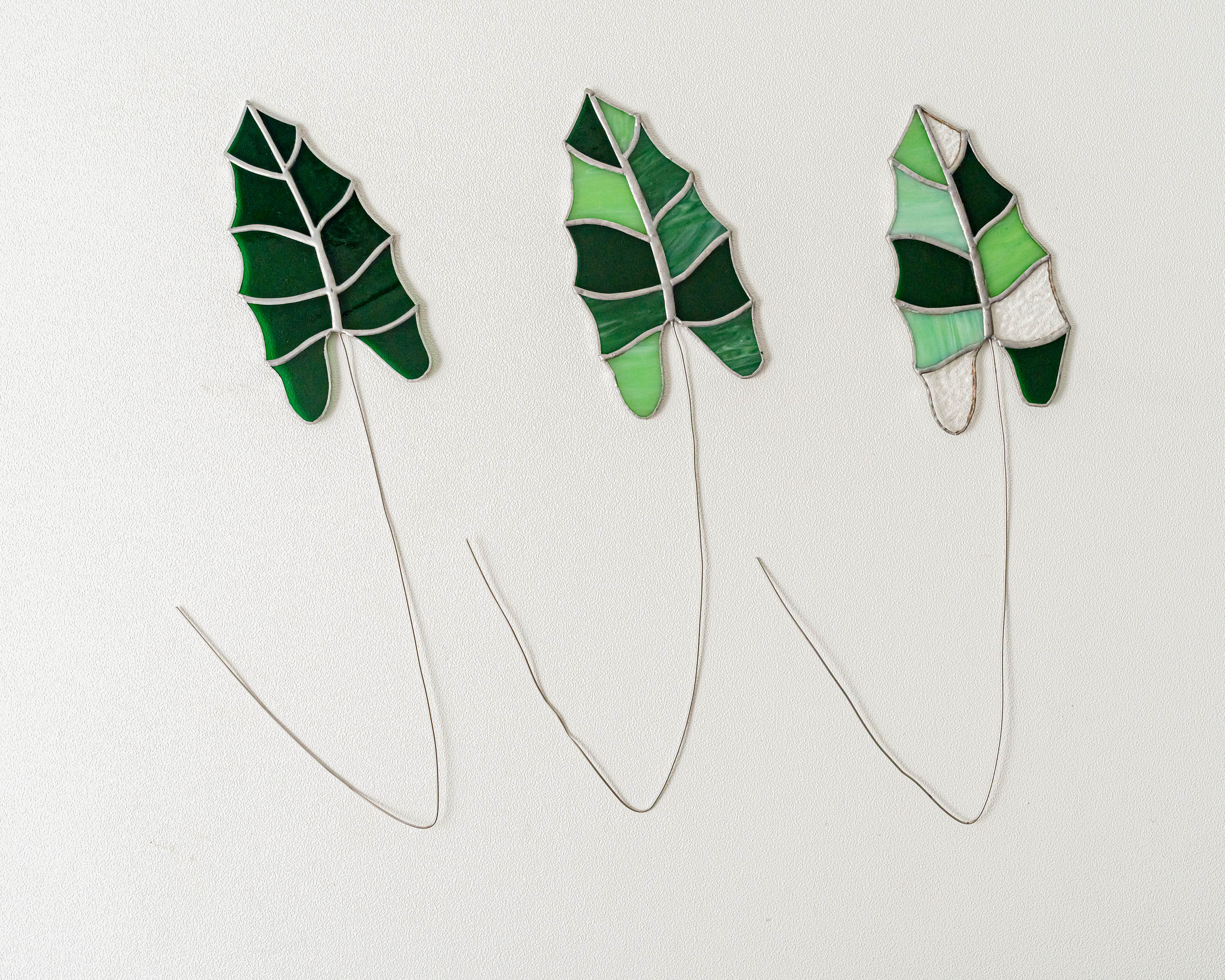 Title: Glass Leaves Art Stained Glass Suncatcher for Home and Garden